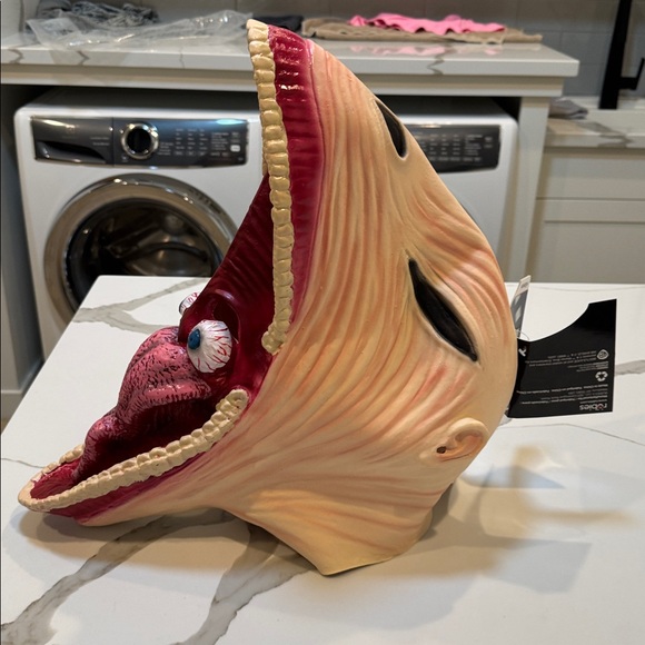 NWT Beetlejuice Barbara Mask Costume Halloween 👻 - Picture 4 of 7